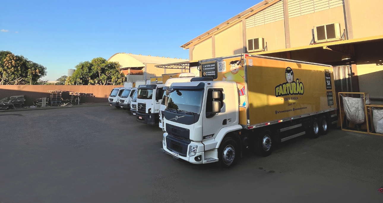 Frota de veículos do Farturão utilizada na entrega das cestas básicas